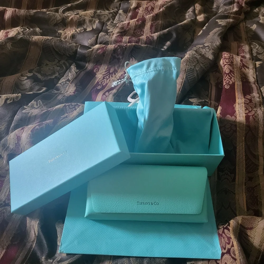 Tiffany & Co. Black Cat-Eye Sunglasses New Boxed Case Bag Cloth Bag One Size